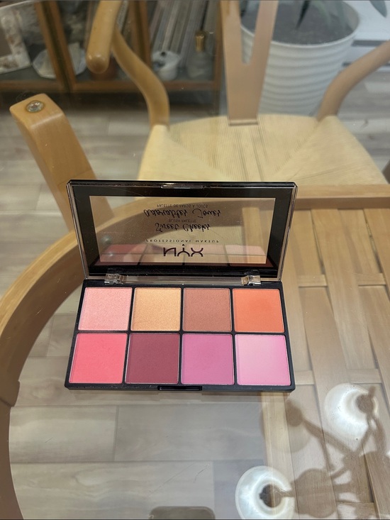 NYX Other - NYX Multi-Shade Blush & Highlight Palette Makeup